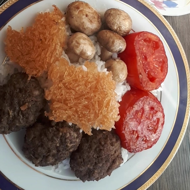 ادویه گوشت (خوش عطر و طعم کردن انواع غذاها حتی غیر گوشتی)
